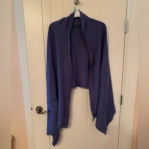 35 below shawl with pockets